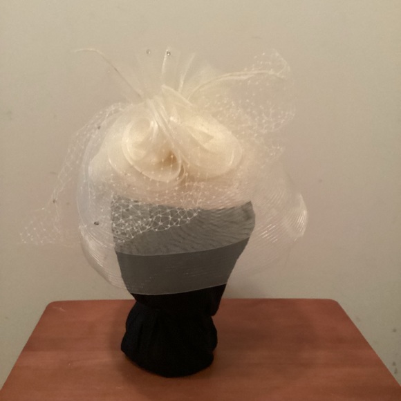 * Pillbox Hat, Wedding Fascinator Hat, Tea Party Hat - Picture 3 of 7